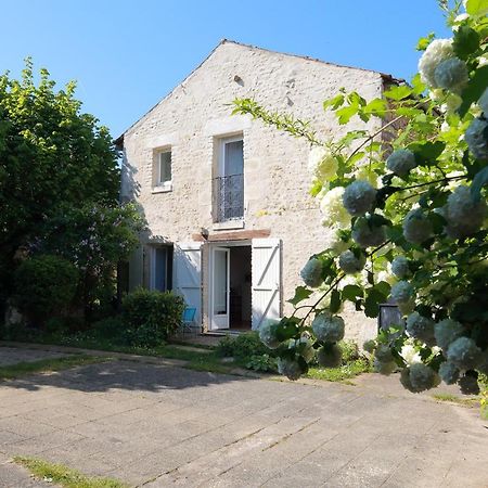 Gîte La Loge des Fées Latillé Exterior foto