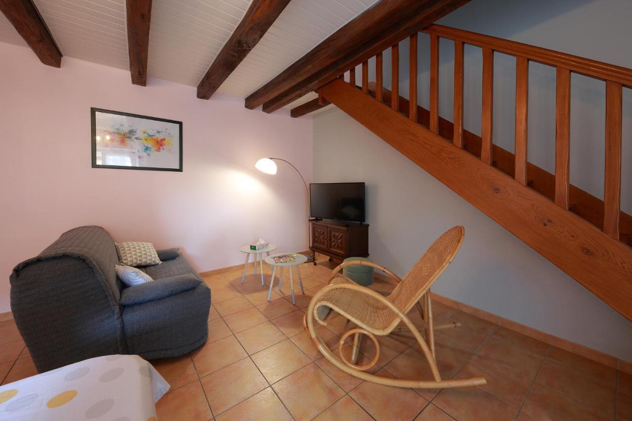 Gîte La Loge des Fées Latillé Exterior foto